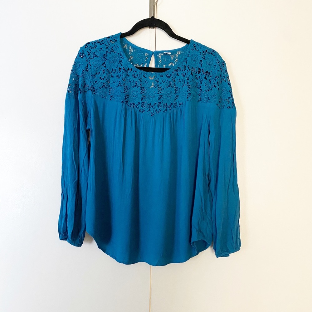 Old navy teal crochet blouse